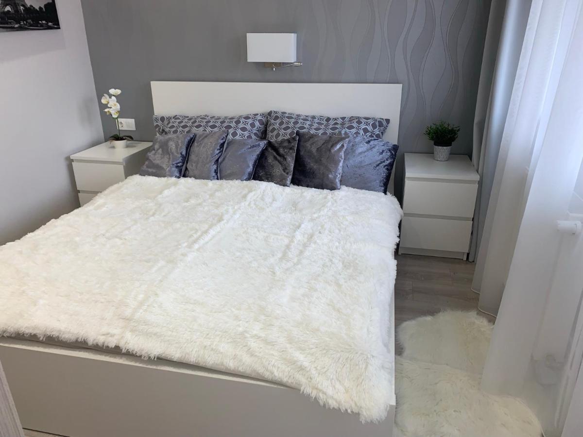 Downtown Dream Apartmans Szeged Esterno foto
