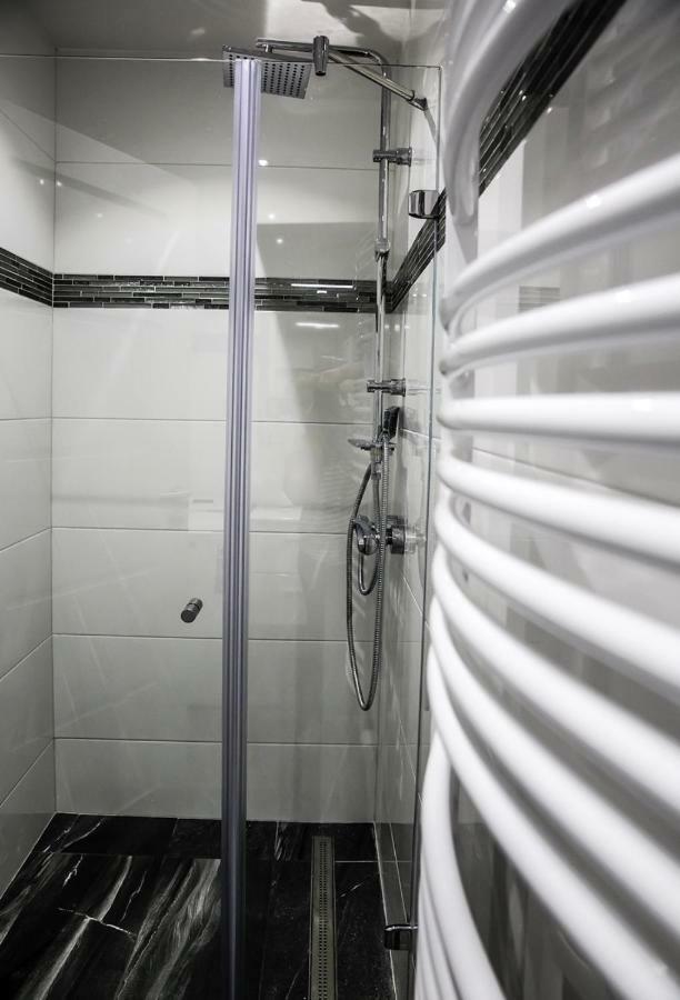 Downtown Dream Apartmans Szeged Esterno foto