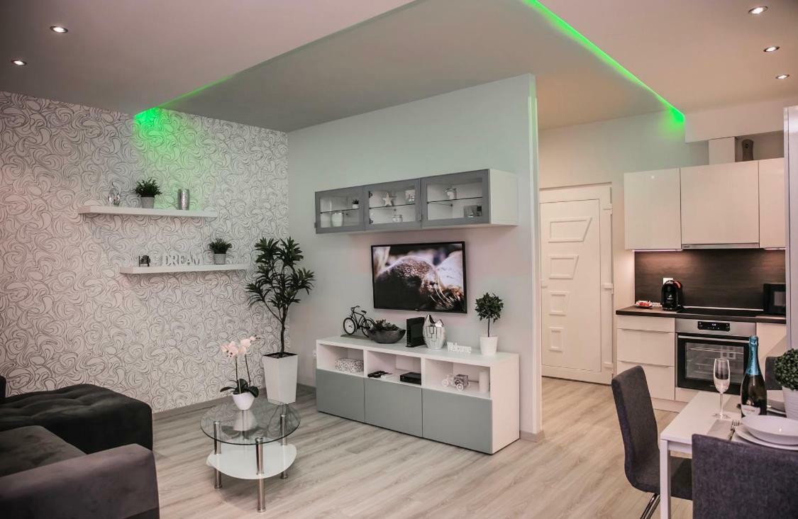 Downtown Dream Apartmans Szeged Esterno foto